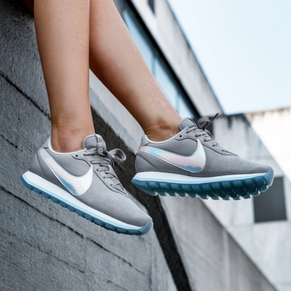 New In Box! Rare Nike Gray Sneakers - Picture 4 of 8